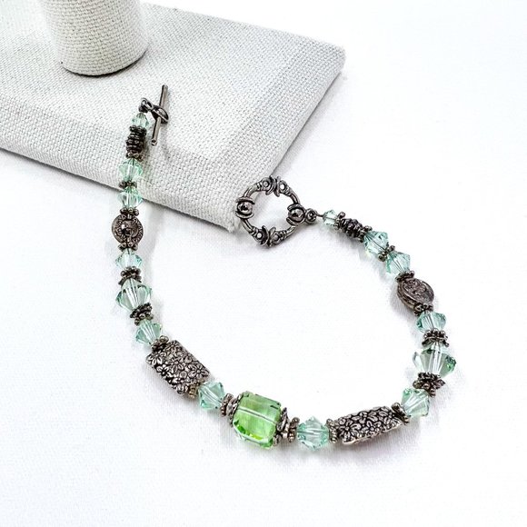 🎉HP🎉 Green Faceted Crystal & Antiqued Silver Tone Decorative Beaded Bracelet - Picture 1 of 7